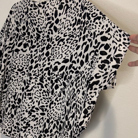 Chico's size 4 Black and White semi sheer Animal Print poncho Blouse - Picture 7 of 7
